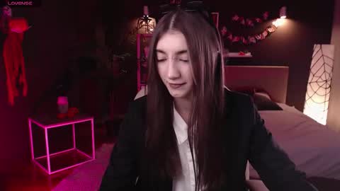 Rina online show from October 31, 2025, 8:04 am