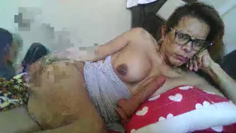 kelly_alisset online show from December 15, 2025, 3:49 pm