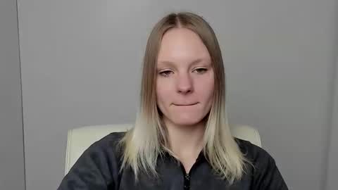 Kelly online show from October 8, 2025, 12:14 pm