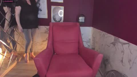 Kelly online show from November 8, 2025, 8:25 am