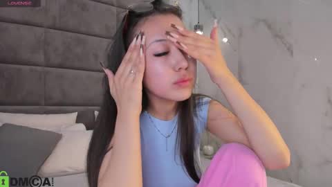 kellyy_bern online show from October 12, 2025, 1:48 am