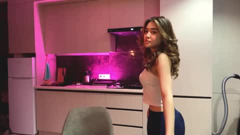 Luna online show from April 16, 2026, 9:39 pm