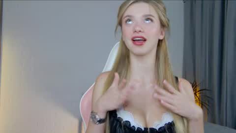 Kelsi online show from September 15, 2025, 1:55 pm