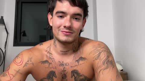 Snapshot of kenboyea_ chatting on October 8, 2025, 5:43 pm luis carlos esteban online show from October 8, 2025, 5:43 pm