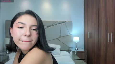 Snapshot of kendaall_jenner chatting on December 31, 2024, 4:38 am Kendall Jenner online show from December 31, 2024, 4:38 am