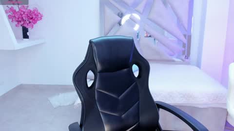 Snapshot of kendaall_jenner chatting on February 6, 2025, 8:39 am Kendall Jenner online show from February 6, 2025, 8:39 am