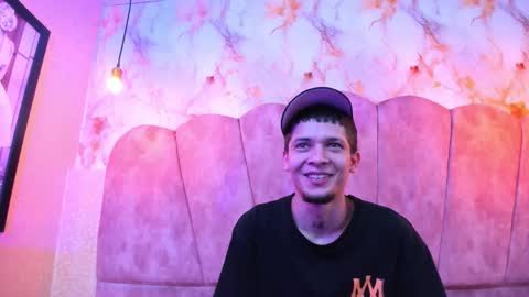 Snapshot of kendalltaylorr chatting on October 15, 2025, 12:05 pm Kendall and Taylor online show from October 15, 2025, 12:05 pm