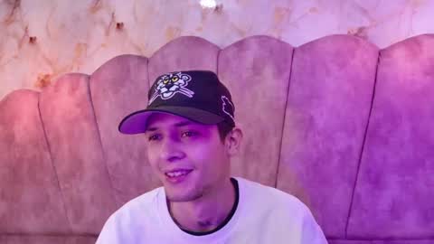 Snapshot of kendalltaylorr chatting on October 23, 2025, 12:15 pm Kendall and Taylor online show from October 23, 2025, 12:15 pm