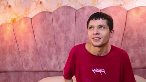 Snapshot of kendalltaylorr chatting on October 26, 2025, 12:22 pm Kendall and Taylor online show from October 26, 2025, 12:22 pm