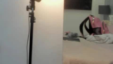 Kendra London online show from November 8, 2025, 11:10 am