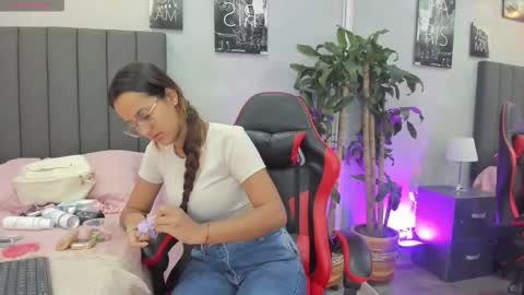 Kendra London online show from November 24, 2025, 11:32 am