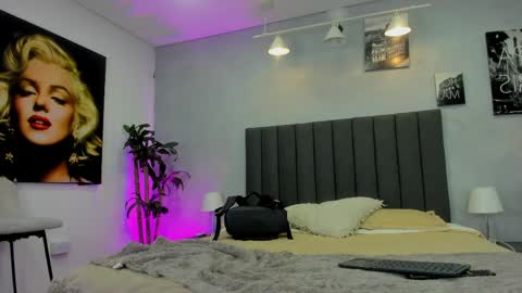 Snapshot of kendra_london chatting on June 9, 2026, 12:06 pm Kendra London online show from June 9, 2026, 12:06 pm