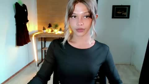 kendra_lunaxx online show from May 19, 2026, 8:09 am