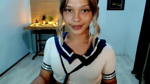 kendra_lunaxx online show from May 25, 2026, 12:22 pm