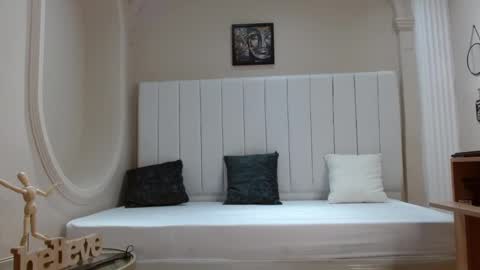 kendra_lux1 online show from October 1, 2025, 1:17 pm