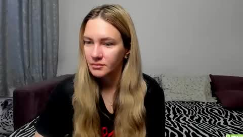 Snapshot of kendra_xx_ chatting on September 29, 2025, 12:49 am Kendra online show from September 29, 2025, 12:49 am