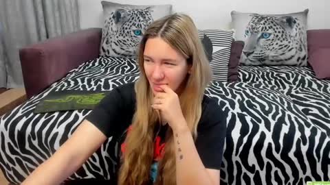 Snapshot of kendra_xx_ chatting on October 2, 2025, 1:56 am Kendra online show from October 2, 2025, 1:56 am