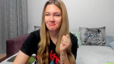 Snapshot of kendra_xx_ chatting on October 6, 2025, 12:41 am Kendra online show from October 6, 2025, 12:41 am