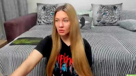 Snapshot of kendra_xx_ chatting on October 13, 2025, 12:54 am Kendra online show from October 13, 2025, 12:54 am