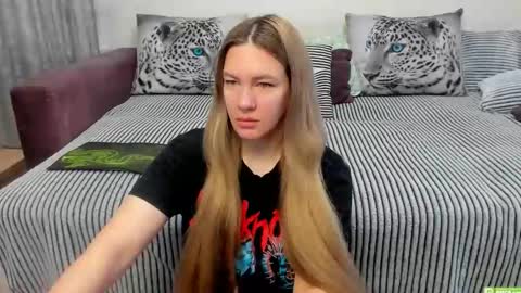 Snapshot of kendra_xx_ chatting on October 20, 2025, 1:28 am Kendra online show from October 20, 2025, 1:28 am