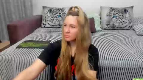 Snapshot of kendra_xx_ chatting on October 22, 2025, 1:39 am Kendra online show from October 22, 2025, 1:39 am