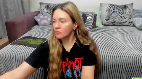 Snapshot of kendra_xx_ chatting on October 29, 2025, 12:35 am Kendra online show from October 29, 2025, 12:35 am