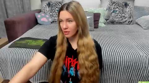 Snapshot of kendra_xx_ chatting on October 31, 2025, 12:22 am Kendra online show from October 31, 2025, 12:22 am