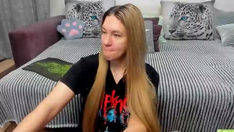 Snapshot of kendra_xx_ chatting on November 3, 2025, 12:13 am Kendra online show from November 3, 2025, 12:13 am