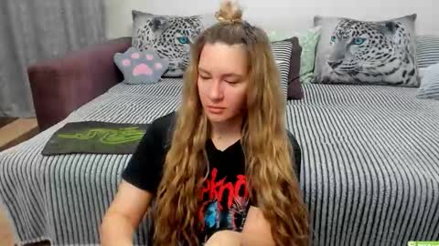 Snapshot of kendra_xx_ chatting on November 4, 2025, 12:10 am Kendra online show from November 4, 2025, 12:10 am