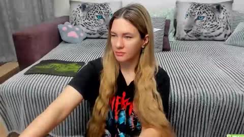Snapshot of kendra_xx_ chatting on November 7, 2025, 1:05 am Kendra online show from November 7, 2025, 1:05 am