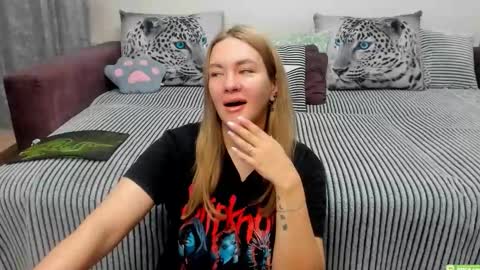 Snapshot of kendra_xx_ chatting on November 12, 2025, 11:58 pm Kendra online show from November 12, 2025, 11:58 pm