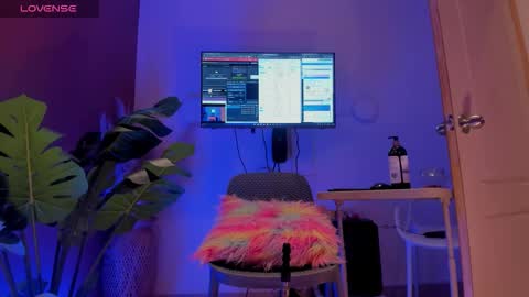 kendrachavez_ online show from October 15, 2025, 10:32 pm