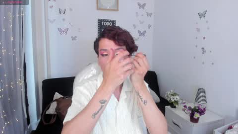 kendry_fox420_ online show from May 10, 2026, 4:34 pm