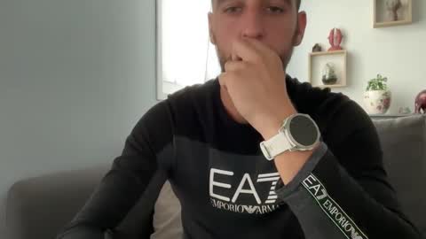 Snapshot of kendyalioui54 chatting on December 3, 2024, 1:32 pm kevin ramos online show from December 3, 2024, 1:32 pm
