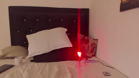 kenia davis online show from November 25, 2025, 5:51 am