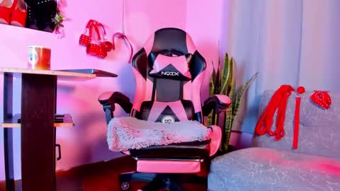 kenia_thompsom01 online show from February 23, 2026, 12:30 am