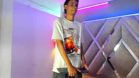 kenix online show from November 7, 2025, 9:37 pm