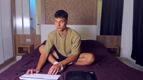 Snapshot of kenter_parker chatting on February 9, 2025, 1:35 pm Peter online show from February 9, 2025, 1:35 pm