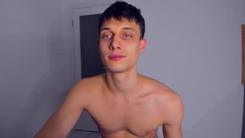 Snapshot of kenter_parker chatting on November 14, 2025, 7:56 pm Peter online show from November 14, 2025, 7:56 pm