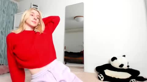 Snapshot of kenziedawton chatting on December 13, 2024, 4:54 am Kenzie online show from December 13, 2024, 4:54 am
