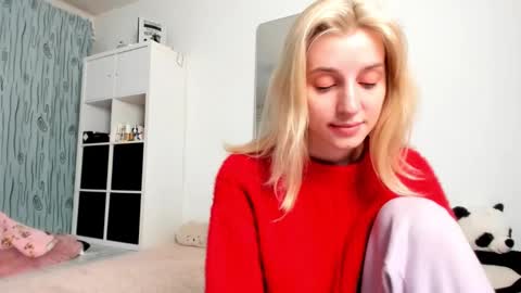 Snapshot of kenziedawton chatting on December 15, 2024, 5:13 am Kenzie online show from December 15, 2024, 5:13 am