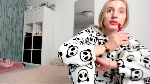 Snapshot of kenziedawton chatting on January 26, 2025, 5:02 am Kenzie online show from January 26, 2025, 5:02 am