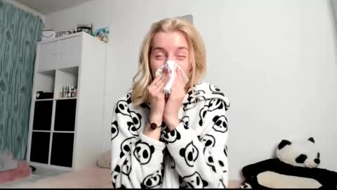 Snapshot of kenziedawton chatting on March 2, 2025, 7:32 am Kenzie online show from March 2, 2025, 7:32 am