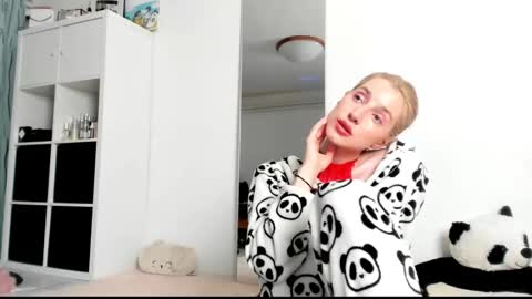 Snapshot of kenziedawton chatting on March 8, 2025, 6:54 am Kenzie online show from March 8, 2025, 6:54 am