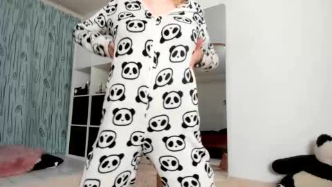 Snapshot of kenziedawton chatting on November 21, 2025, 4:22 am Kenzie online show from November 21, 2025, 4:22 am