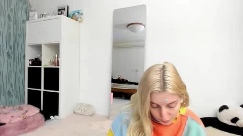 Kenzie online show from February 22, 2026, 2:37 pm