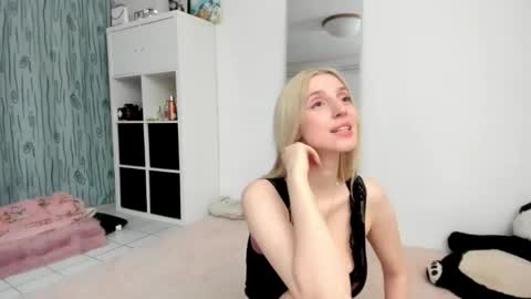 Kenzie online show from April 16, 2026, 3:57 pm