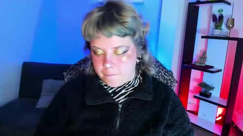 Kenzie online show from November 20, 2025, 6:02 am