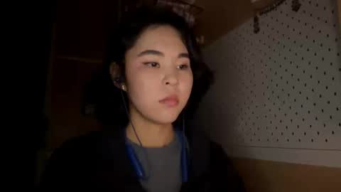 Jenny  online show from April 17, 2026, 9:34 am