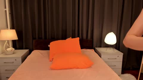 Snapshot of kettybelly chatting on December 4, 2024, 10:13 am kettyIm a simple girl who likes gifts Lovense is activeThere are legends that in this room all your wish can come true online show from December 4, 2024, 10:13 am